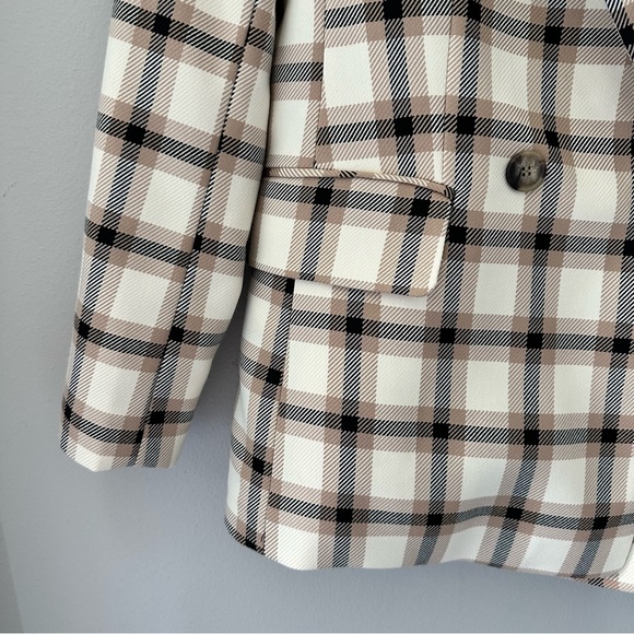 H&M (XXS) Double-Breasted Blazer in Ivory, Black and Beige Plaid - Picture 4 of 14